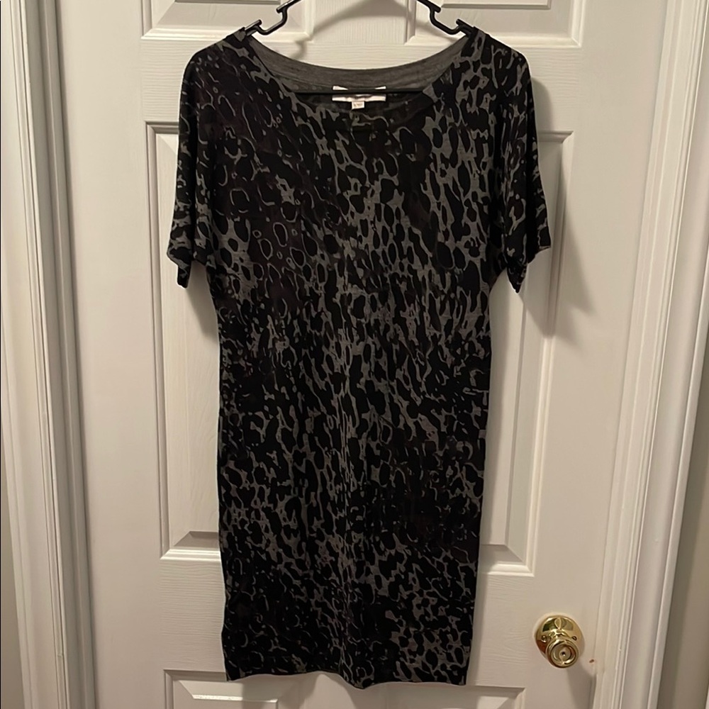 LOFT Black and Gray Sheath Mini Dress Crew Neck Short Sleeve